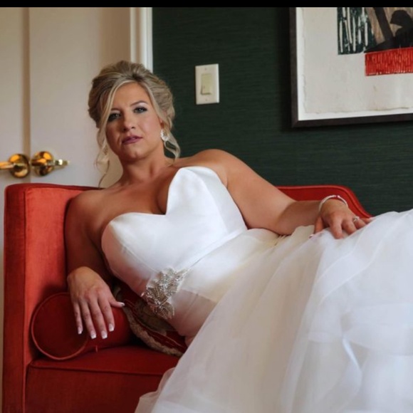 Allure 9416 Bridal Wedding Dress - Picture 2 of 4